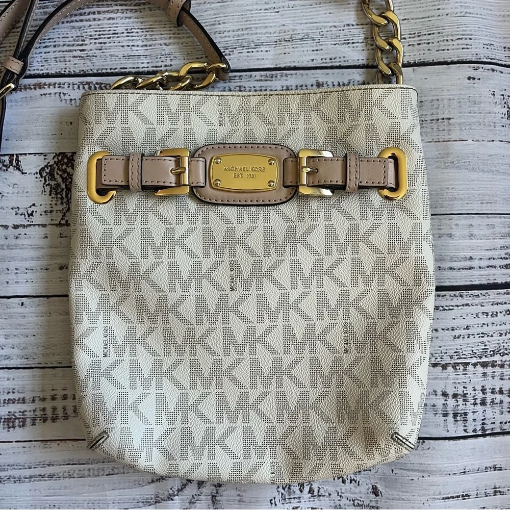 MICHAEL KORS HAMILTON TRAVEL MESSENGER CROSSBODY BAG VANILLA/ACORN GOLD NWOT - Picture 2 of 10